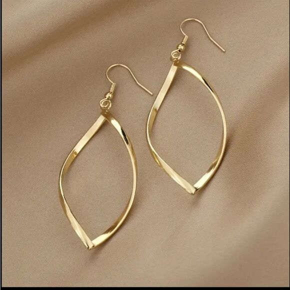 Jewelry - Gold Plated Dangle Earrings